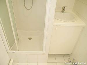 Paris 1 Bedroom apartment bathroom photo 26