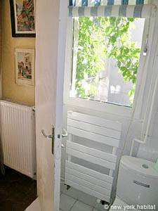 Paris 1 Bedroom apartment bathroom photo 28