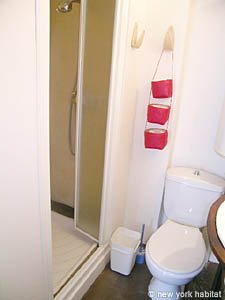 Paris Studio/T1 appartements location vacances - salle d'eau (PA-2510) photo 2 de 4