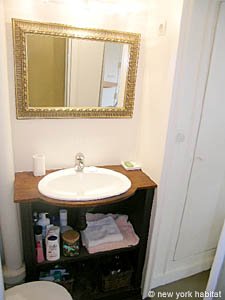 Paris Studio/T1 appartements location vacances - salle d'eau (PA-2510) photo 1 de 4