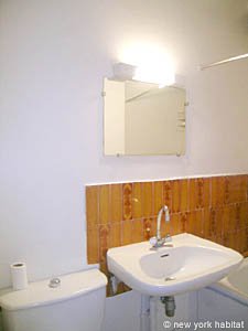 Paris Studio accommodation - bathroom (PA-2531) photo 3 of 3