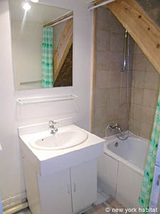 Paris 1 Bedroom - Duplex apartment bathroom photo 15