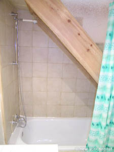 Paris 1 Bedroom - Duplex apartment bathroom photo 16