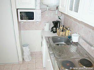 Paris Studio accommodation kitchen photo 5