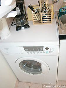 Paris Studio accommodation kitchen photo 6