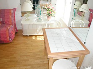Paris Studio accommodation living room photo 9