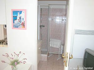 Paris Studio accommodation bathroom 1 photo 10