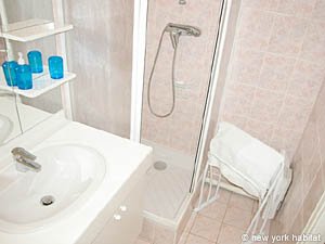 Paris Studio accommodation bathroom 1 photo 11