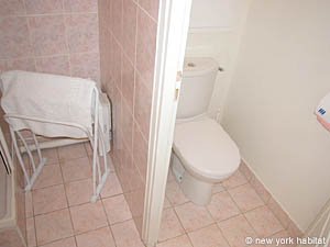 Paris Studio accommodation bathroom 1 photo 15