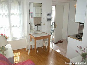 Paris Studio accommodation living room photo 16