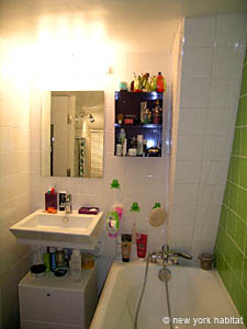 Paris Studio accommodation - bathroom (PA-2595) photo 1 of 5