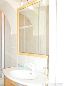 Paris Studio/T1 appartements location vacances - salle d'eau (PA-2615) photo 2 de 7