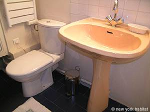 Paris T2 appartement location vacances - salle d'eau (PA-2620) photo 3 sur 4