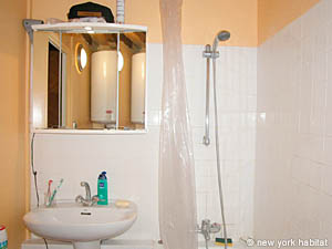 Paris 1 Bedroom accommodation - bathroom (PA-2641) photo 3 of 4