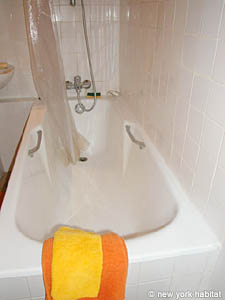 Paris 1 Bedroom accommodation - bathroom (PA-2641) photo 4 of 4