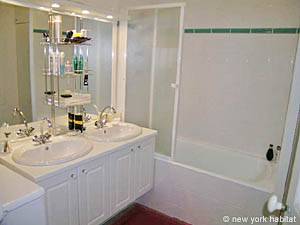 Paris T3 logements location appartements - salle d'eau 1 (PA-2657) photo 1 de 2
