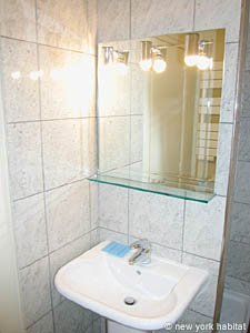 Paris Studio/T1 appartements location vacances - salle d'eau (PA-2660) photo 1 de 5