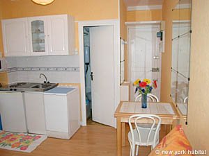 Paris Studio accommodation kitchen photo 5