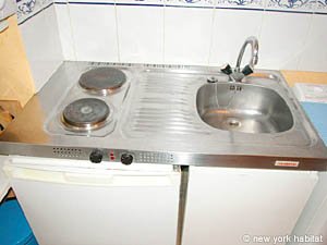 Paris Studio accommodation kitchen photo 7