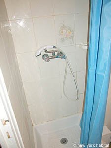 Paris Studio accommodation bathroom photo 29