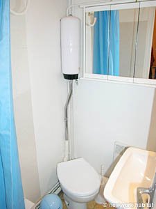 Paris Studio accommodation bathroom photo 31