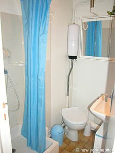Paris Studio accommodation bathroom photo 32