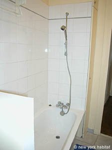 Paris Studio apartment - bathroom 1 (PA-2725) photo 2 of 4