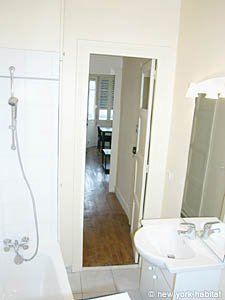 Paris Studio apartment - bathroom 1 (PA-2725) photo 3 of 4