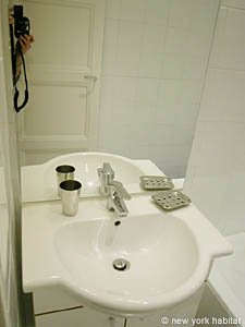 Paris Studio apartment - bathroom (PA-2726) photo 2 of 3