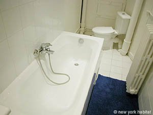 Paris Studio apartment - bathroom (PA-2726) photo 3 of 3