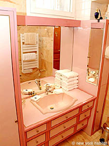 Paris T3 appartement location vacances - salle d'eau 1 (PA-2729) photo 2 sur 4