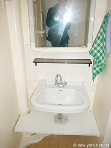 Paris Alcove Studio apartment - bathroom 1 (PA-2741) photo 3 of 3