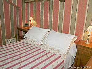 Paris Studio accommodation living room photo 28