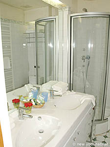 Paris Studio accommodation bathroom photo 33