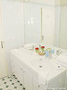 Paris Studio accommodation bathroom photo 34