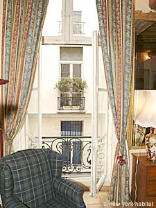 Paris Studio accommodation living room photo 55