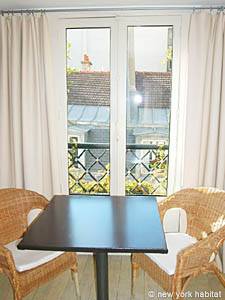 Paris Studio accommodation living room photo 19