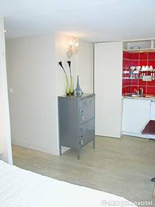 Paris Studio accommodation living room photo 21