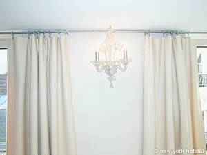Paris Studio accommodation living room photo 24