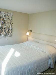 Paris Studio accommodation living room photo 26