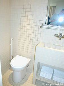 Paris Studio accommodation bathroom photo 28
