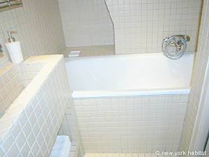 Paris Studio accommodation bathroom photo 29