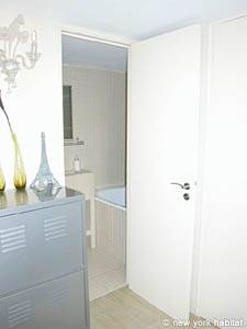 Paris Studio accommodation bathroom photo 31