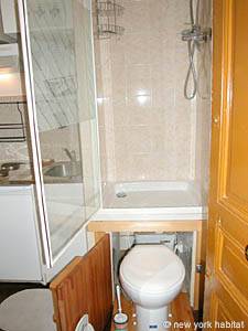 Paris Studio apartment - bathroom (PA-2769) photo 2 of 7