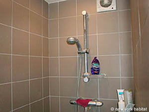 Paris 3 Bedroom - Duplex accommodation - bathroom 1 (PA-2775) photo 2 of 4