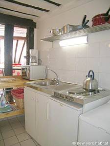 Paris Studio accommodation - kitchen (PA-2784) photo 3 of 4