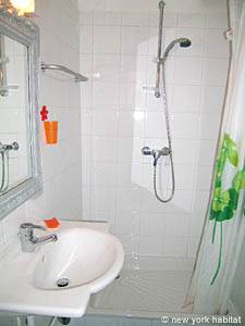 Paris Studio accommodation - bathroom (PA-2784) photo 1 of 2