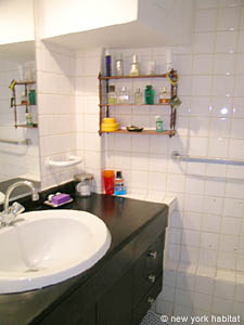 Paris 2 Bedroom apartment - bathroom 1 (PA-2786) photo 1 of 4