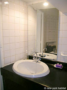 Paris 2 Bedroom apartment - bathroom 1 (PA-2786) photo 2 of 4