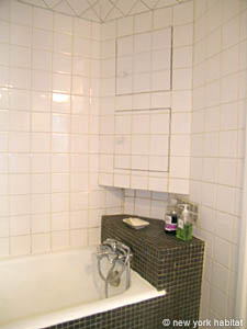 Paris 2 Bedroom apartment - bathroom 1 (PA-2786) photo 3 of 4
